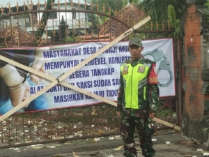 Kantor Perbekel Desa Sudaji Disegel Warga, Babinsa Laksanakan Pemantauan Keamanan