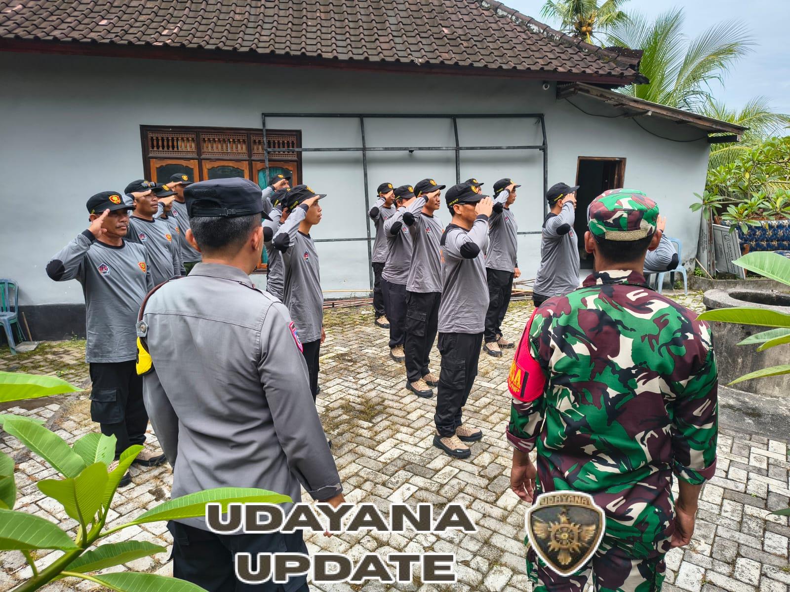 Sinergitas TNI Dan Pemdes Wujudkan Kondusifitas Wilayah, Babinsa Sakti Beri Pelatihan Kepada Satlinmas