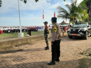 Babinsa dan Bhabinkamtibmas Kalisada Amankan Kegiatan Senam Lansia Peringatan HKSN dan Hari Ibu 2025