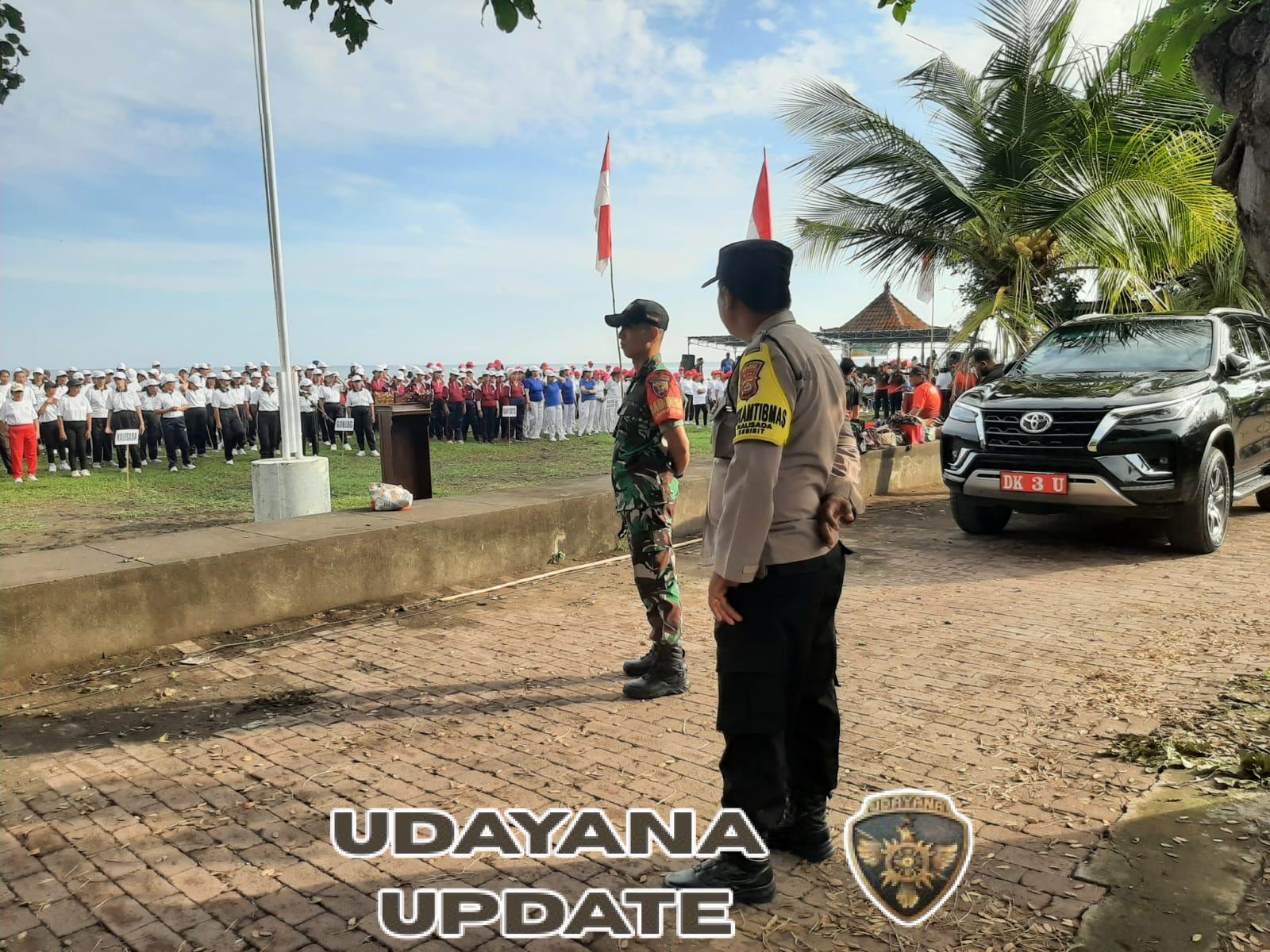 Babinsa dan Bhabinkamtibmas Kalisada Amankan Kegiatan Senam Lansia Peringatan HKSN dan Hari Ibu 2025