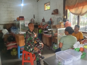 Babinsa Desa Unggahan Laksanakan Komsos untuk Pererat Kemanunggalan TNI dan Rakyat di Seririt