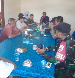 Perkuat Sinergi Jelang Nataru, Babinsa Kampung Kajanan Hadiri Rakor Pengamanan Bersama TNI–Polri dan Aparat Kelurahan Jelang Natal dan Tahun Baru 2026