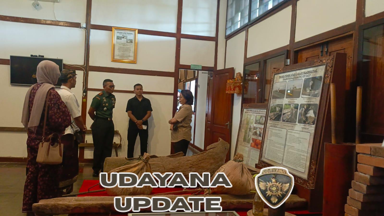 Wisata Sejarah, Dandim Klungkung Dampingi Ny Editha Praditya Duarte Berkunjung Ke Monumen Semarajaya