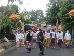 Upacara Keagamaan Di Pura Penyimpenan Desa Adat Besang Kawan Dikawal Aparat Gabungan