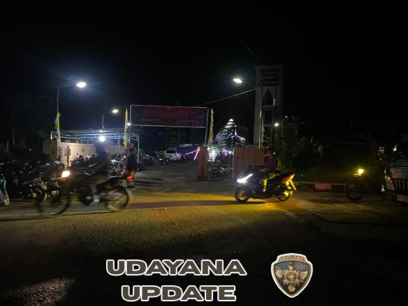 Patroli TNI Jamin Keamanan Misa Natal Umat Kristiani di Ruteng