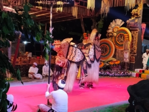 TNI Polri Dan Pecalang Kawal Calonarang Di Gerakan