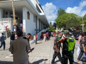 Babinsa Abianbase Bersama Aparat Gabungan Amankan Ibadah Misa Natal di Gereja Santa Maria Ratu Rosari