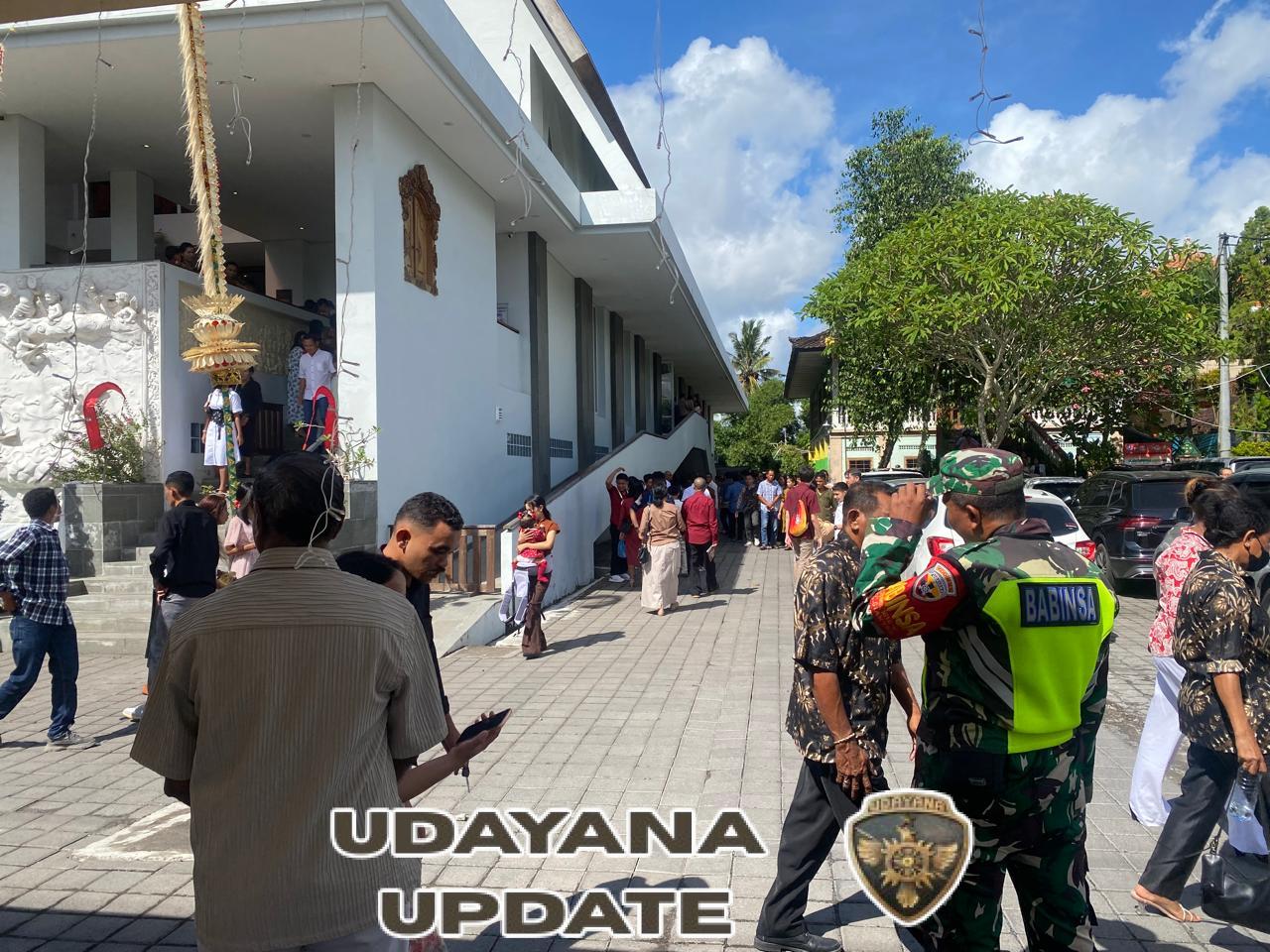 Babinsa Abianbase Bersama Aparat Gabungan Amankan Ibadah Misa Natal di Gereja Santa Maria Ratu Rosari