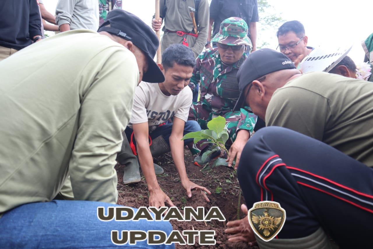 Bersama Pemda, TNI Hadir Menjaga Alam Lewat Penanaman Ribuan Bibit Kemiri