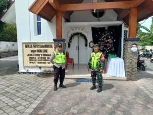Babinsa Banjar Jawa Bersama TNI–Polri Pastikan Ibadah Natal II dan Sakramen Baptisan di GPIB Singaraja Berjalan Aman