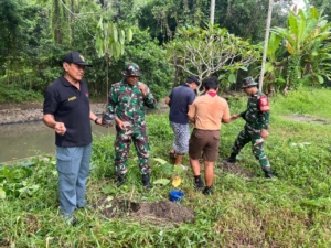 Danramil Sukawati Pimpin Penanaman Pohon Serentak Bersama Pemdes Batubulan Dukung Pelestarian Lingkungan