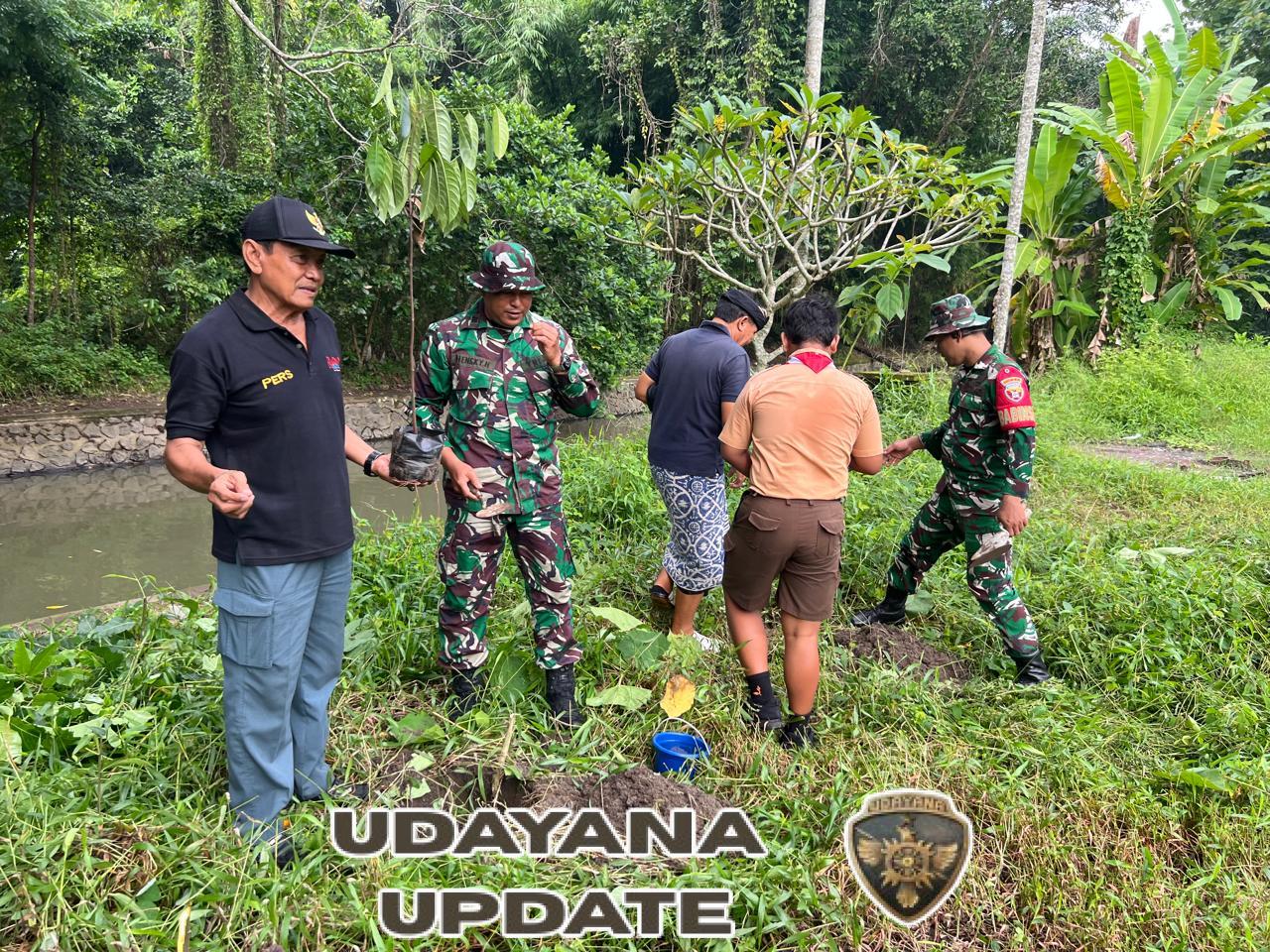 Danramil Sukawati Pimpin Penanaman Pohon Serentak Bersama Pemdes Batubulan Dukung Pelestarian Lingkungan