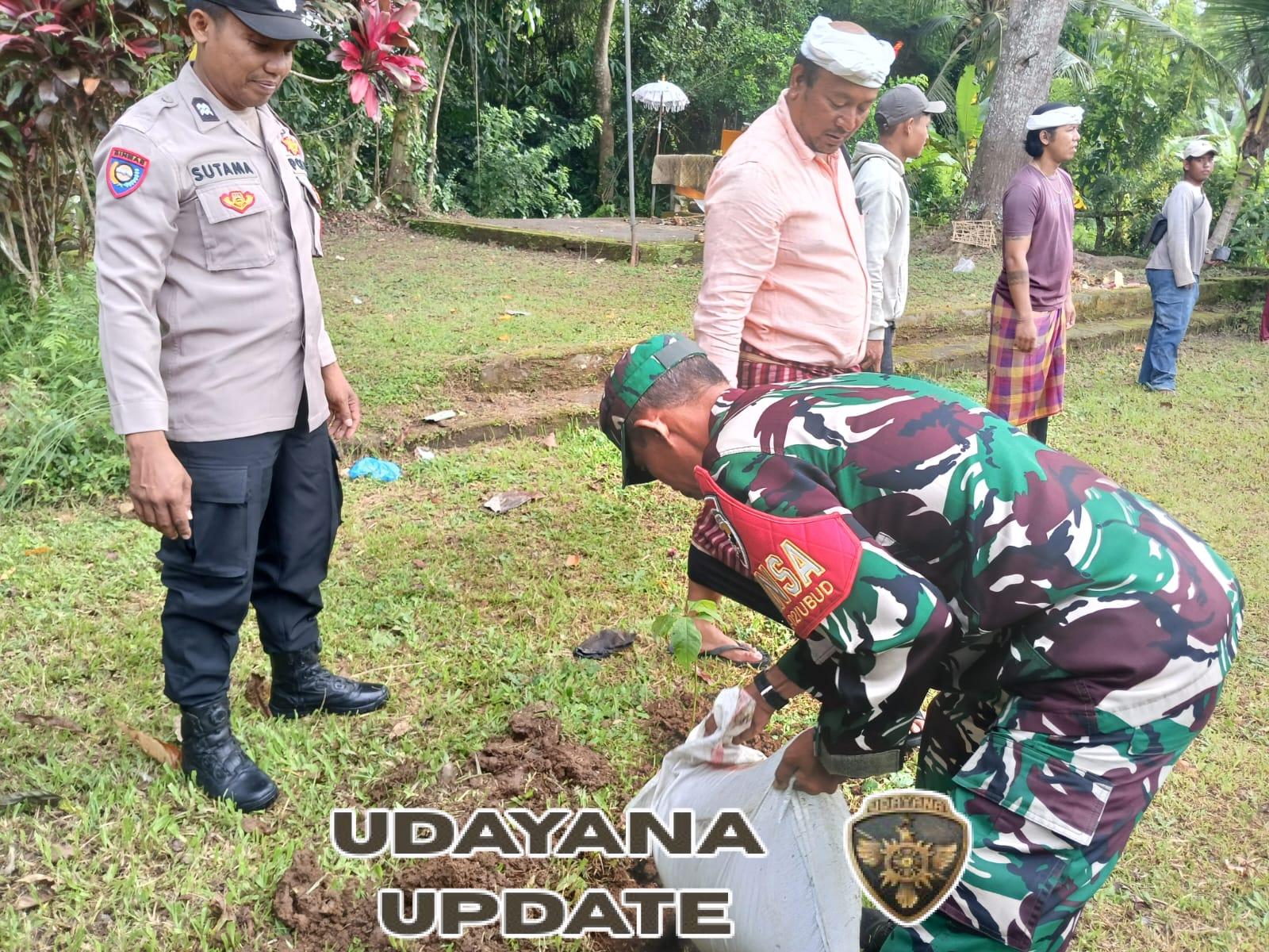 Danramil Ubud Pimpin Karya Bakti Penanaman Pohon Serentak di Kawasan Pura Pucak Merta Sari