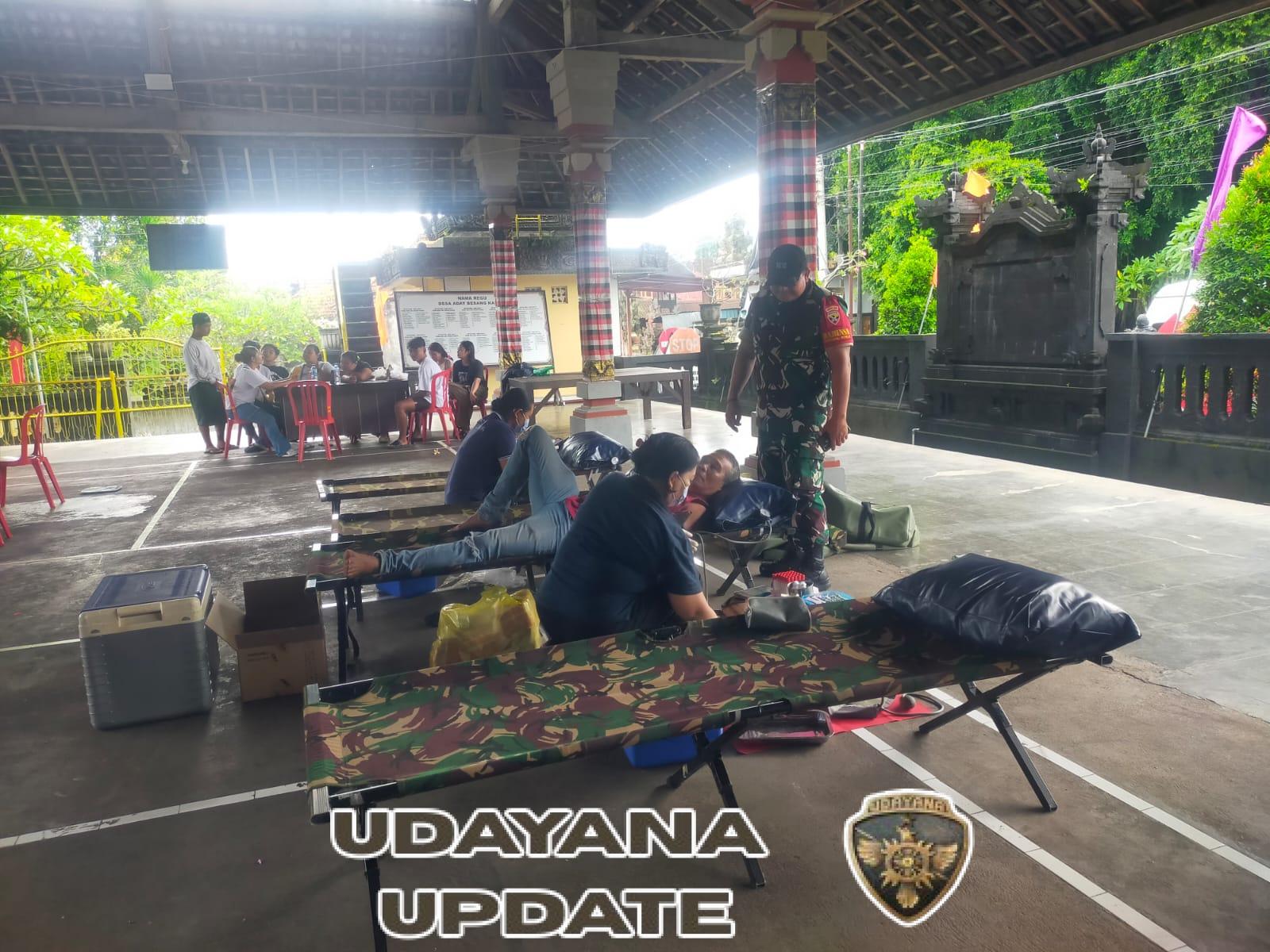 Babinsa Semarapura Kaja Dampingi Aksi Sosial STT Tunjung Mekar