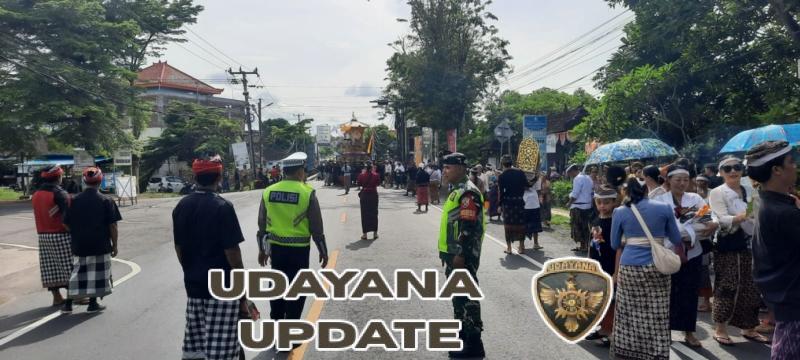 Wujud Sinergitas, Babinsa Melaya Kawal Prosesi Pengabenan Warga Hingga Tuntas