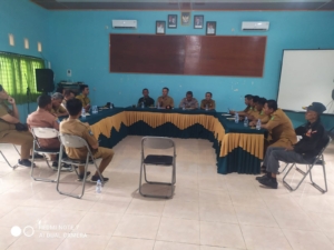 Pastikan Wilayah Kondusif, Danramil 1607-04/Alas Hadiri Rapat Kesiapsiagaan Akhir Tahun