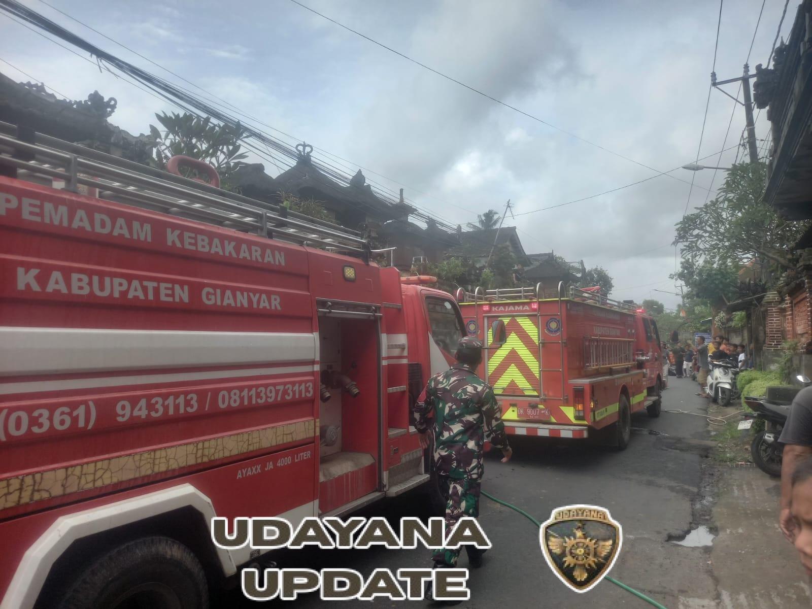 Sigap Tanggap Kebakaran, Babinsa Sayan Bantu Padamkan Api yang Hanguskan Pelinggih Warga di Ubud