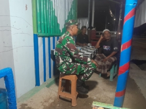 Personel Piket Koramil Poto Tano Intensifkan Patroli dan Imbau Warga Jaga Keamanan