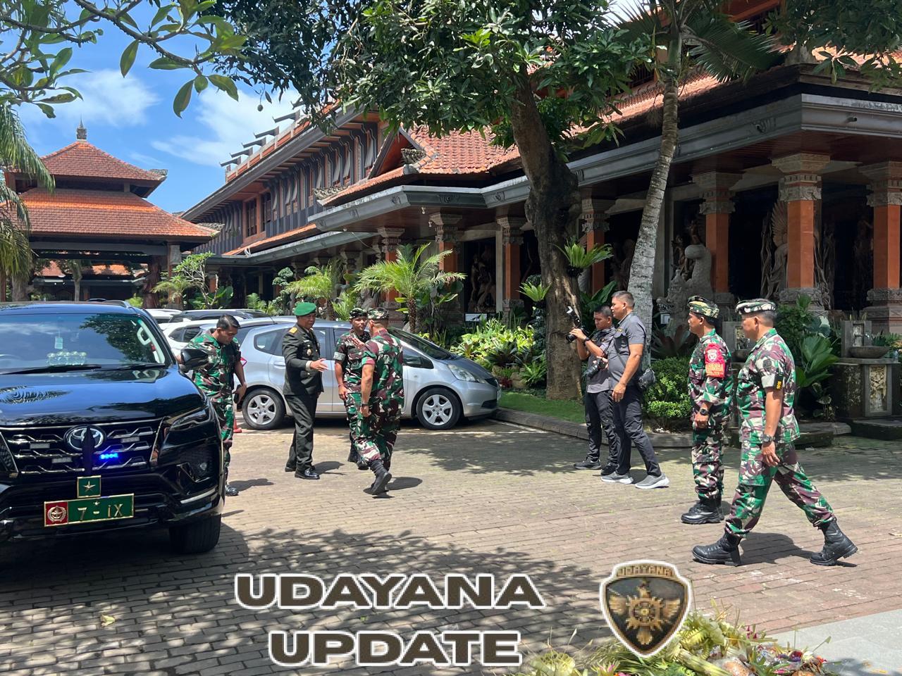 Dandim 1616/Gianyar Dampingi Danrem 163/WSA Hadiri Resepsi Pernikahan Prajurit di Sukawati