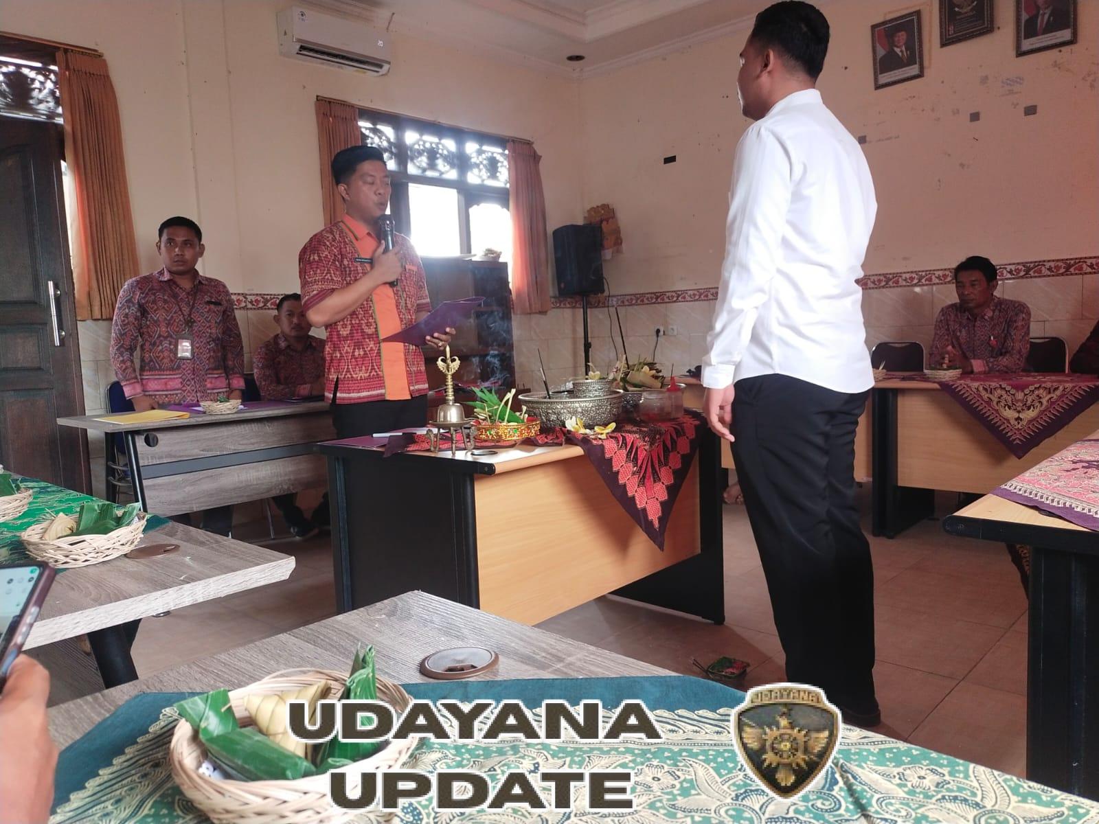 Babinsa Gunaksa Hadiri Acara Pelantikan Dan Purna Tugas Perangkat Desa