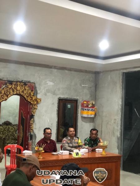 Babinsa Bungbungan Bersama Satlinmas Gelar Rapat Pengamanan Pergantian Tahun