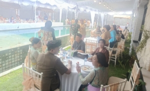 Dandim 1616/Gianyar Wakili Danrem 163/WSA Hadiri Resepsi Pernikahan Putra Purnawirawan TNI di Sukawati