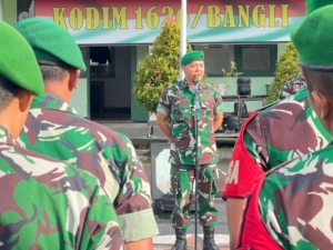 Dandim 1626/Bangli Berikan Jam Komandan, Tekankan Kesiapsiagaan Pengamanan Malam Tahun Baru