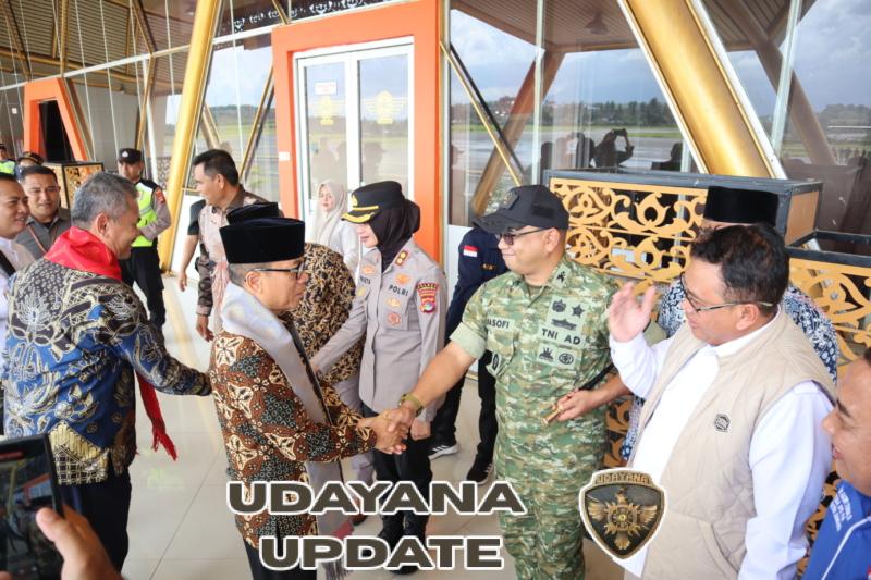 Dandim 1607/Sumbawa Bersama Forkopimda Sambut Kedatangan Dua Menteri di Sumbawa