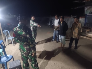 Babinsa Rato Bersama Warga dan Aparat Desa Gelar Patroli Siskamling di Kecamatan Sape dan Lambu