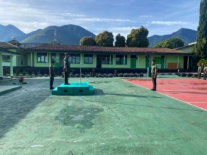 Kasdim 1612/Manggarai Tekankan Disiplin Prajurit dalam Upacara Bendera 1 Desember