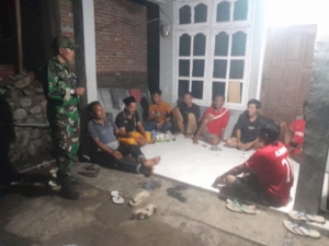 Babinsa Koramil 1608-06/Wawo Gelar Patroli dan Ronda Malam Tingkatkan Keamanan Desa Binaan