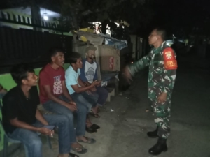 Babinsa Simpasai Bersama Karang Taruna Gelar Ronda Malam di Lingkungan Bali Dua