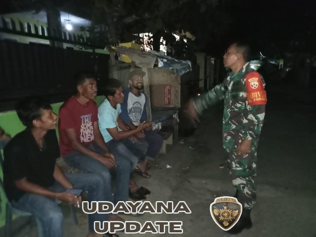 Babinsa Simpasai Bersama Karang Taruna Gelar Ronda Malam di Lingkungan Bali Dua