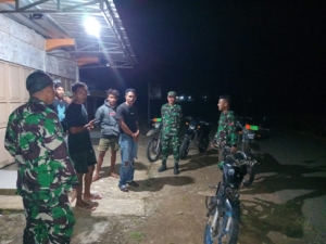 Koramil 1630-03/Macang Pacar Gelar Patroli Kamtibmas di Seputaran Noa untuk Pastikan Keamanan Wilayah