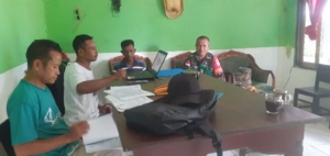 Babinsa Sertu Petrus Gudu Laksanakan Komsos dan Monitoring Wilayah di Dusun Oenitas