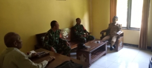 Babinsa Larantuka Gelar Komsos di Desa Riangkotek