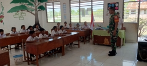 Babinsa Pahunga Lodu Ajarkan Matematika Metode Gasing dan Wawasan Kebangsaan di SDM Larahau