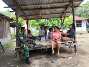 Babinsa Koramil 1602-01/Ende, Serka Piter Kase, Laksanakan Komsos dan Pamwil di Desa Riaraja