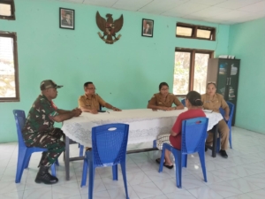 Babinsa Koramil 1602-01/Ende Dampingi Lurah Roworena Tindaklanjuti Keluhan WC Warga