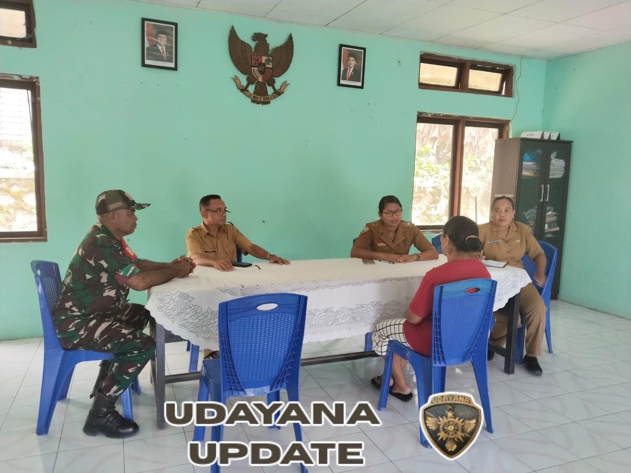 Babinsa Koramil 1602-01/Ende Dampingi Lurah Roworena Tindaklanjuti Keluhan WC Warga