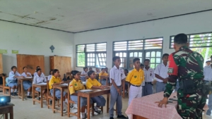 Satgas Pos Nunura Tanamkan Wawasan Kebangsaan di SMAK Aloysius Gonzaga Raihat