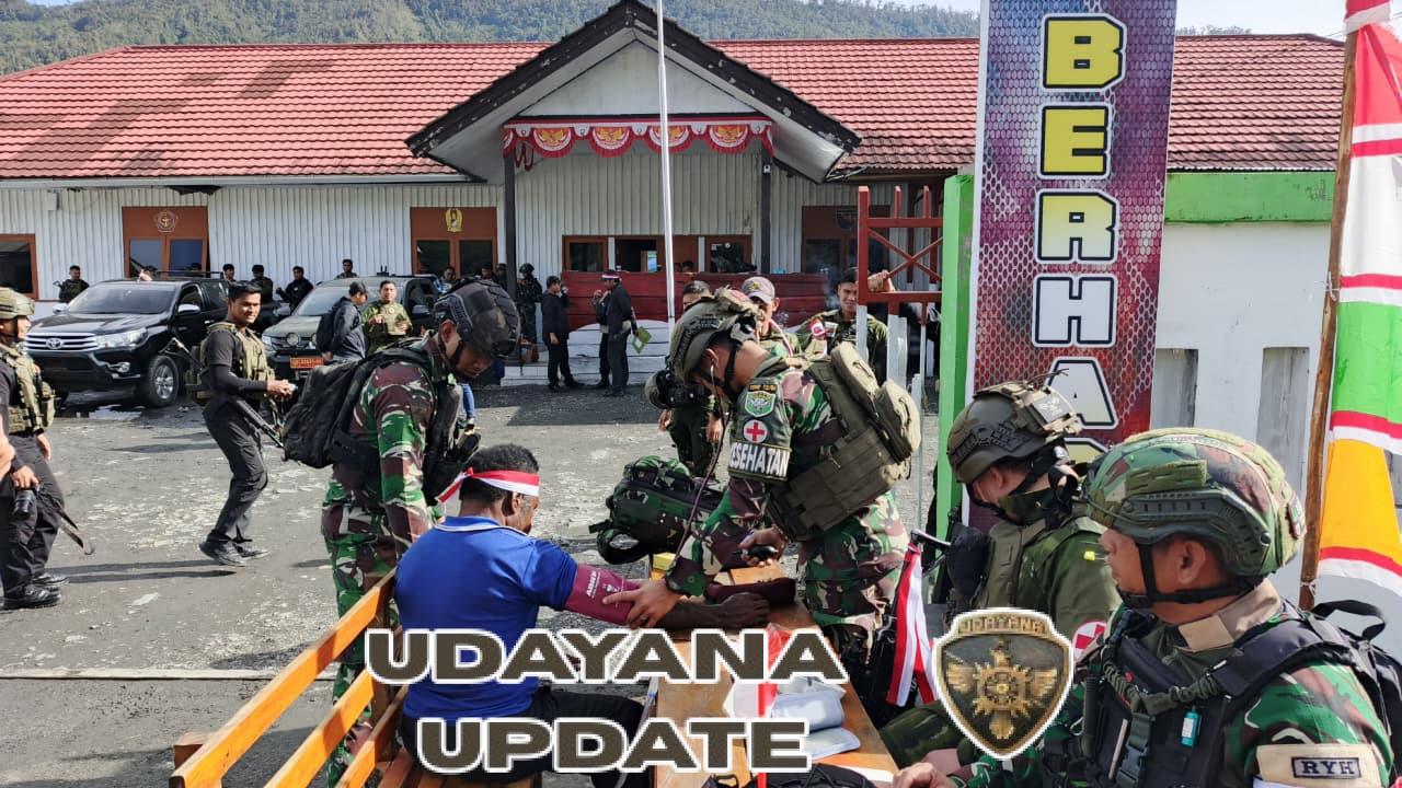 Mengarak Bendera Merah Putih Raksasa Pada Tanggal 1 Desember. Satgas Yonif 743/PSY Bersama Seluruh Apkam, Apkowil, Satgas TNI/Polri, Pemda Serta Masyarakat Kab. Pucak Jaya Kibarkan di Bukit Zaitun