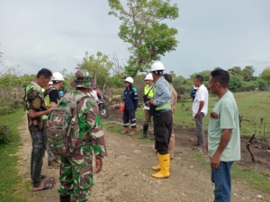 Babinsa Kawal Penandatanganan Berita Acara Lahan Pipa Air Laut di Desa Serubeba