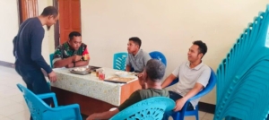 Babinsa Aesesa Laksanakan Monitoring dan Komsos di Desa Rendu Butowe