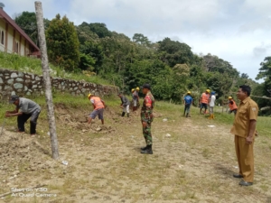 Babinsa Nangapanda Lakukan Komsos dan Monitoring Keamanan di Desa Tendambepa