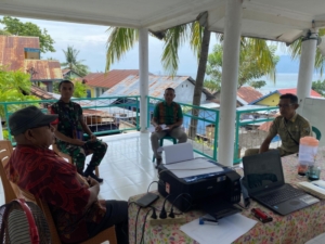 Babinsa Pulau Ende Gelar Puldata, Komsos, dan Pamwil di Desa Paderape