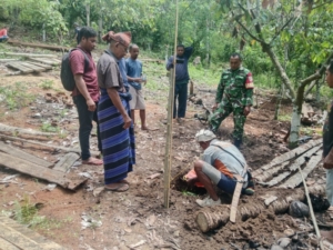 Babinsa Ende Hadiri Peletakan Batu Pertama Pembangunan Kandang Ayam Bumdes Desa Nemboramba