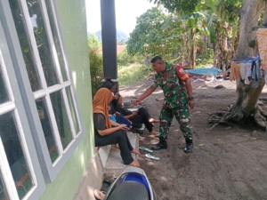 Babinsa Ende Perkuat Komsos dan Pamwil, Warga Sambut Antusias