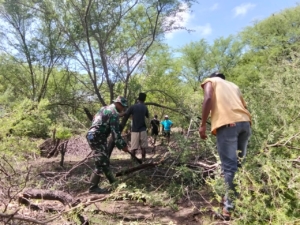 Babinsa Koramil 1627-02/PB Bersama Warga Gelar Gotong Royong di Lahan KDKMP Fatelilo