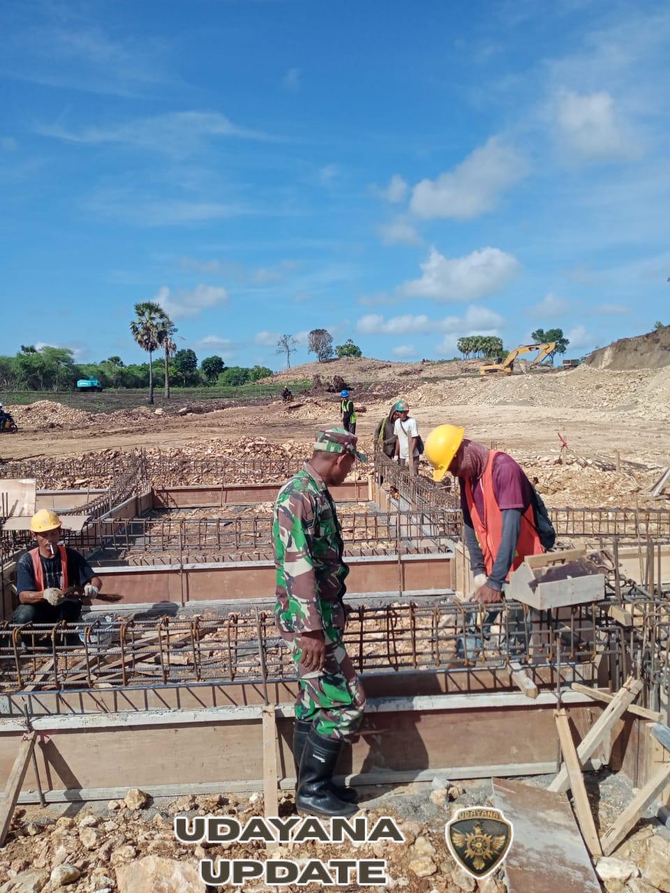 Cuaca Ekstrem Hambat Alat Berat, Babinsa Tetap Pastikan Proyek K-SIGN Berjalan Aman